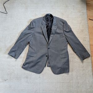 Jos A Bank Men's Gray 2 Piece Suit. CHECK DESCRIPTION FOR MEASUREMENTS.
